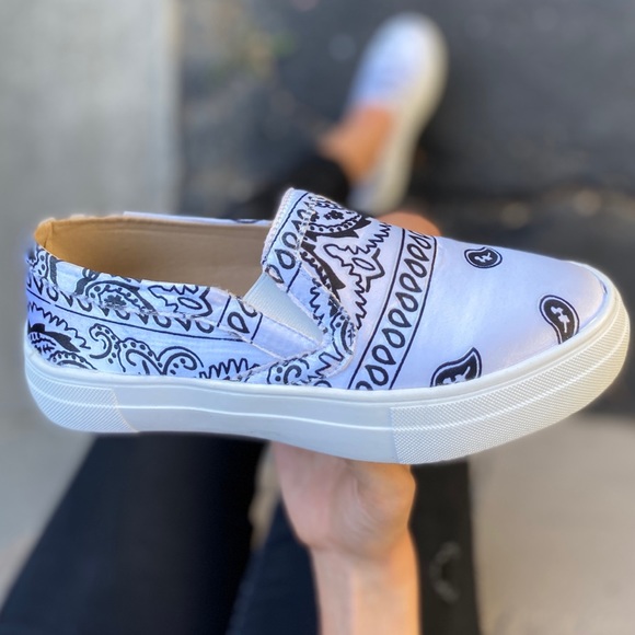 Hot White Bandana Slip On Sneakers Tennis Shoes - Picture 3 of 8